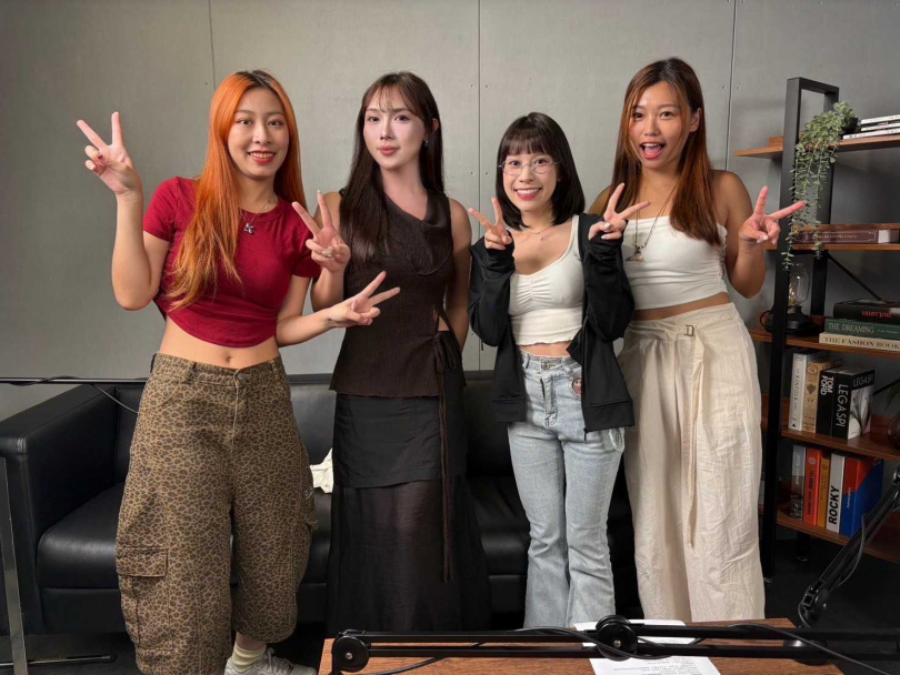 常洪光臨「歡迎光靈慢慢聊」PODCAST節目(左至右:凱莉、常洪、油米、伶伶)