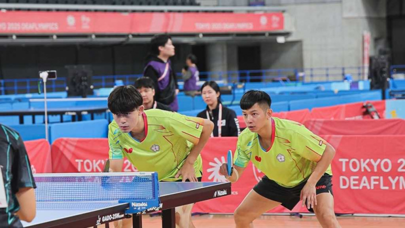 盧仕杰(左)、郭岳東(右)選手聯手搭檔聽奧桌球男雙,獲得銅牌。(圖/運動部提供)