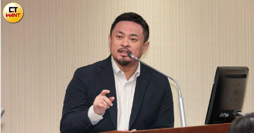 勞動部長洪申翰（圖）如何照顧千萬勞保投保者是一大燒腦難題。（圖／黃耀徵攝）