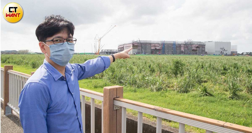 資深地政士蔡岳臻（圖）認為若建照與使用執照「綁」在一起的多棟建築，要分開計算房屋評定現值單價是難如登天。（圖／CTWANT攝影組）&nbsp;