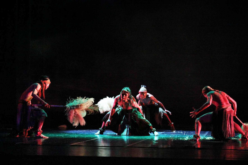 無垢舞蹈劇場今年北、中、南巡演《潮》劇之一的舞段「芒花」。（圖／無垢舞蹈劇場提供）