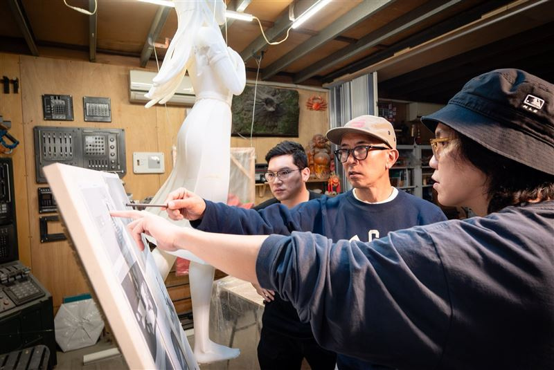 具俊曄製作大S雕像幕後過程催淚曝光。藝術總監李承道提到雕像的核心意義「因為愛情如死之堅強」，大S與具俊曄的愛情未曾消失，持續運轉著.......（圖／翻攝自李承道臉書）