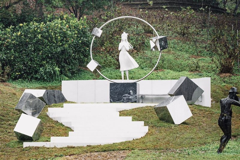 具俊曄製作大S雕像幕後過程催淚曝光。藝術總監李承道提到雕像的核心意義「因為愛情如死之堅強」，大S與具俊曄的愛情未曾消失，持續運轉著.......（圖／翻攝自李承道臉書）