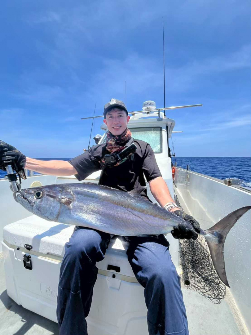 田舞陽首釣人生大魚梳齒魚。(圖/三立提供)