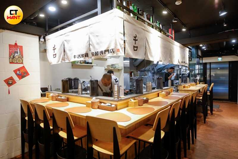 店內目前使用軟硬度適中的細麵，未來還規劃以富咬勁的粗麵搭配濃郁湯頭的厚切牛舌拉麵，及烤雞風味乾拌麵。（圖／趙文彬攝）