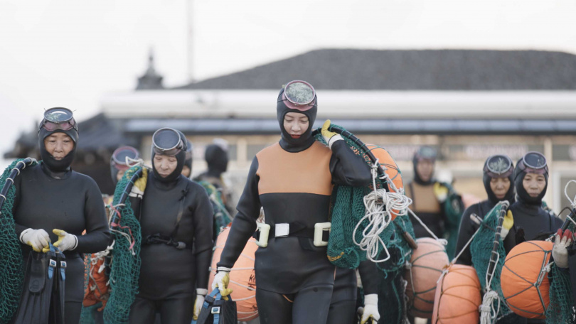 浮球對海女很重要，宋智孝離開濟舟島時，前輩做了3個迷你浮球送她當紀念。（圖／BBC Studios提供）