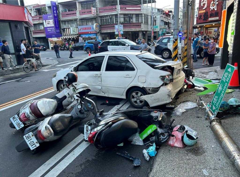 雲林縣虎尾鎮去年9月發生2汽車在市區飛車追逐,造成6人輕重傷,12日雲林地檢署表示已向雲林地方法院具體求刑,請求至少量處7年有期徒刑。(雲林地檢署提供/張朝欣雲林傳真)