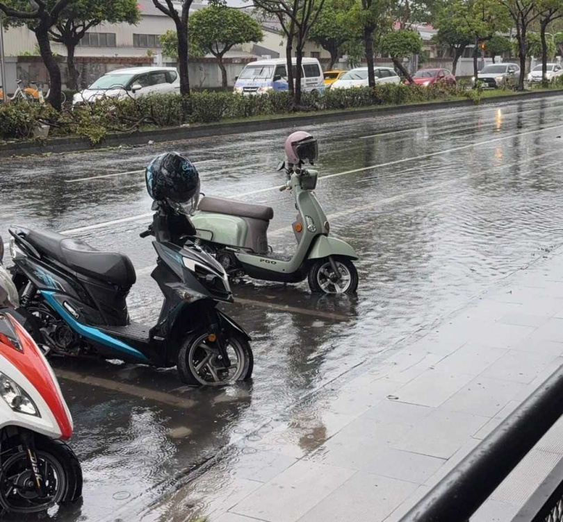 嘉義也出現淹水情況。(圖/翻攝自Threads)