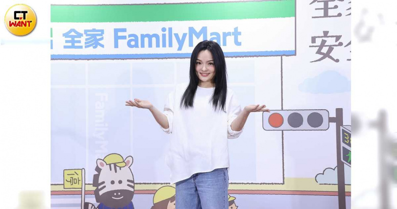 徐佳瑩擔任靖娟基金會「小黃帽交通安全公益計畫」代言人。（圖／焦正德攝）