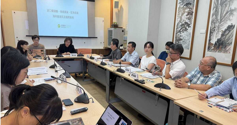 立法委員陳培瑜近日召集動社、海科館和相關單位開會，海科館承諾不再進口大型魚類，並評估野放館內的汙翅真鯊和大理石魟。（圖／翻攝陳培瑜臉書）