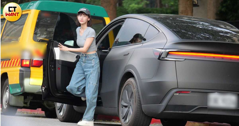 粿粿9月初開著新車去接女兒下課。（圖／本刊攝影組）&nbsp;