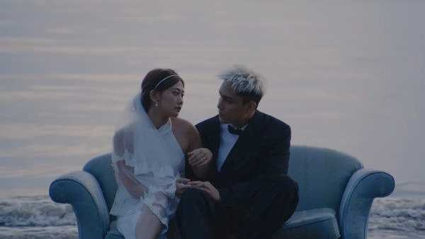 菲道爾以歌曲〈在加納共和國離婚〉走紅。（圖／翻攝IG 大穎）