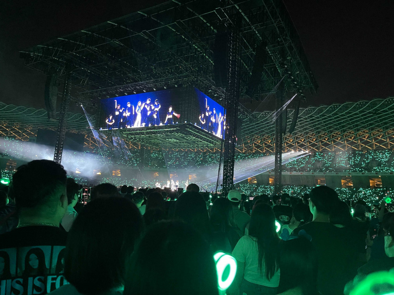 TWICE今在高雄世運開唱。（圖／讀者提供）