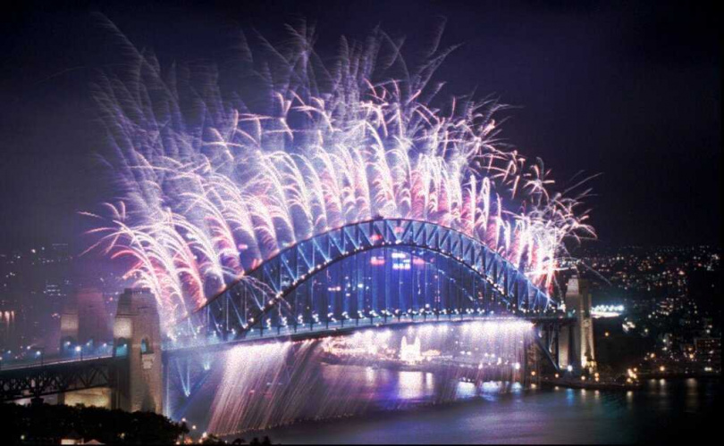 雪梨每年吸引上百萬人跨年觀賞煙火，當局今年在邦迪攻擊後全面加強維安。
