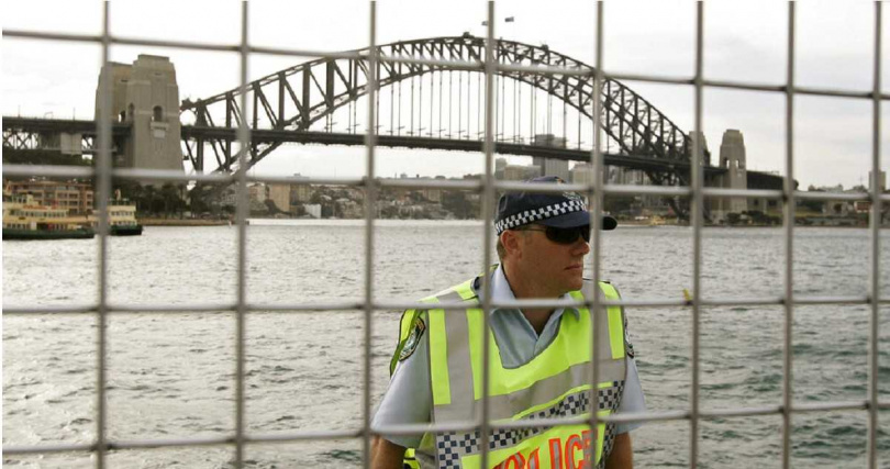 雪梨市政府於馬丁廣場等地設置混凝土護欄，防範車輛衝撞等潛在威脅。