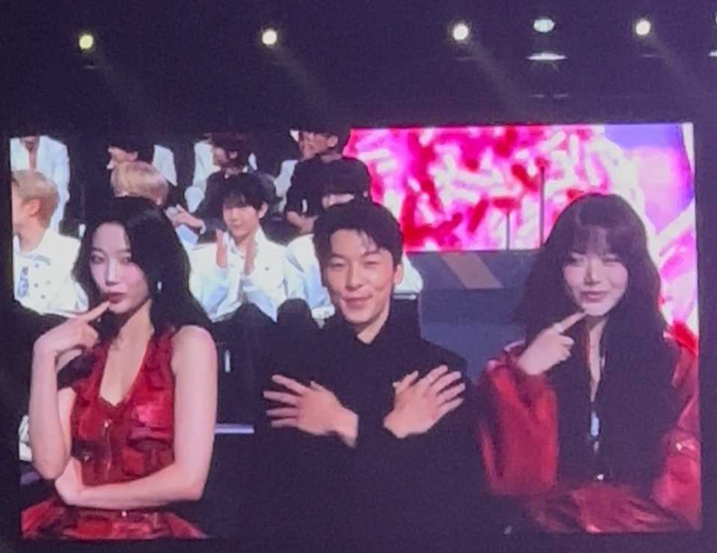 Kazuha（左起）、許光漢、恩採同台挑戰撒嬌舞。（圖／讀者提供）