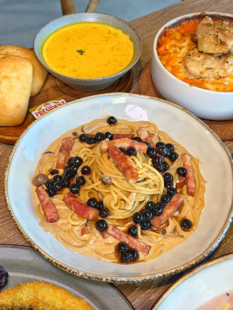 餐廳還推出珍珠奶茶培根口味。(圖/Threads@tainanxian_food)