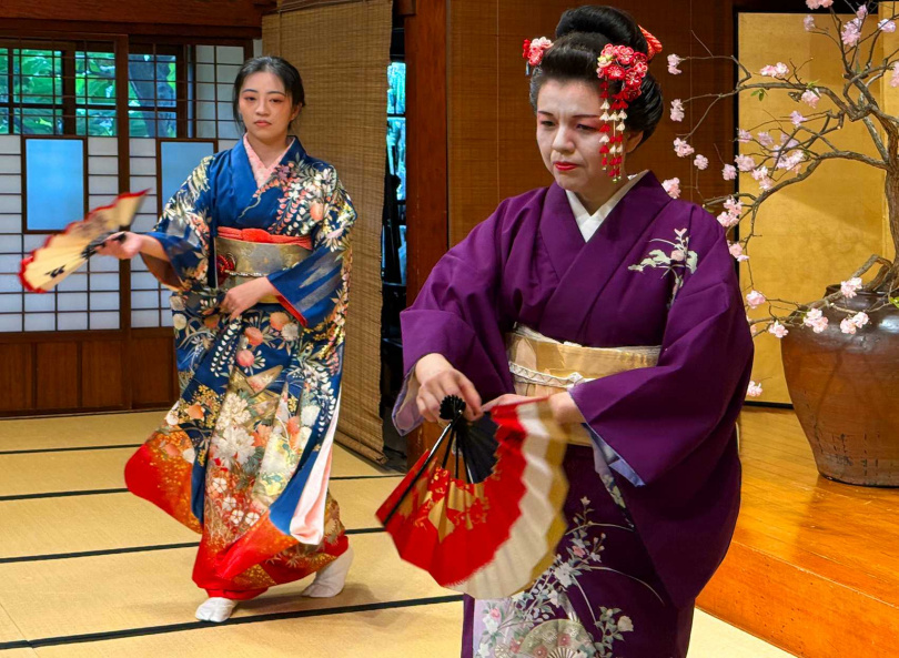 美麗和服日舞文化學苑的日本舞踊屬於「宴盛流」古典舞踊。（圖／吳德亮攝影）