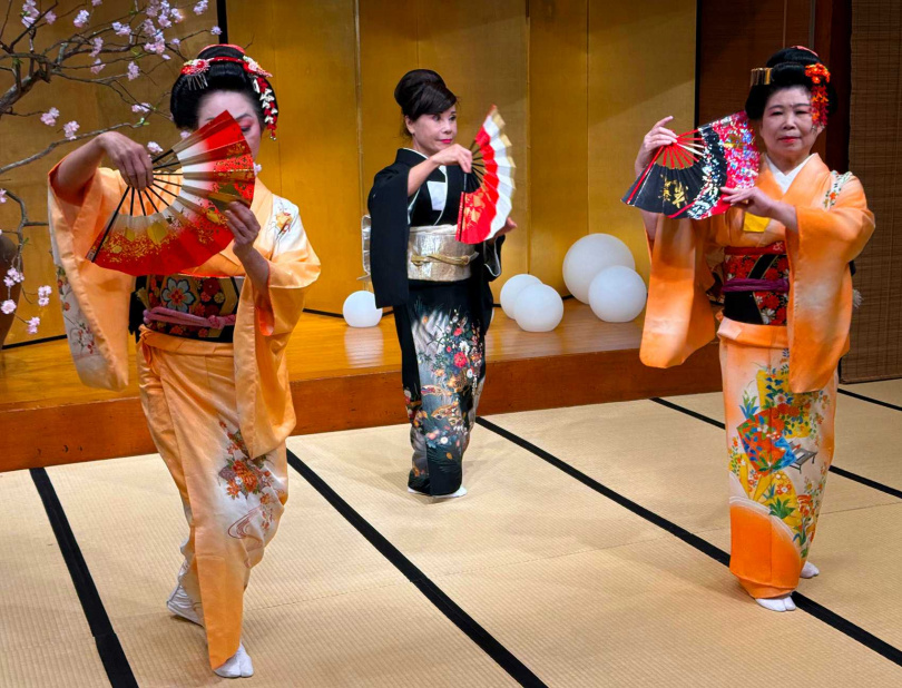 日本舞踊每一個動作都須緊扣歌詞寓意，才能融入歌曲意境。（圖／吳德亮攝影）