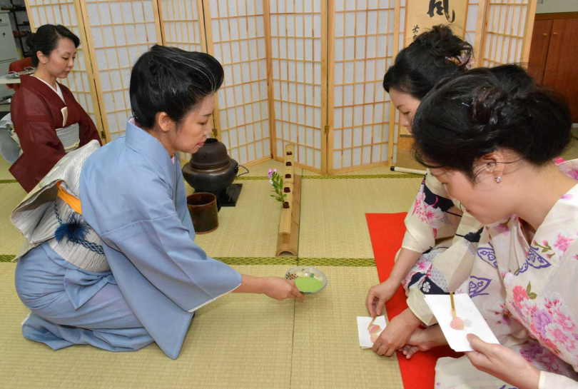 美麗日舞文化學苑的裏千家日本茶道展演。（圖／吳德亮攝影）