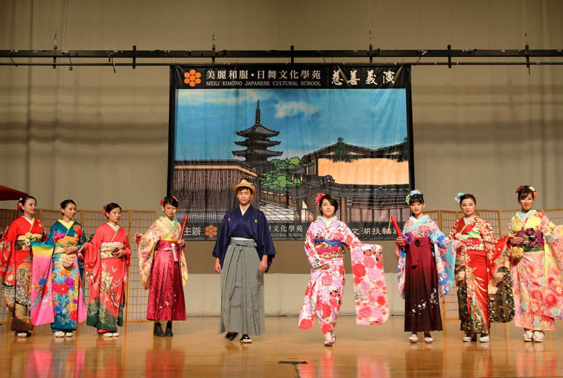 美麗日舞文化學苑於2016年在台北市國軍文藝中心做慈善義演，盛況空前。（圖／吳德亮攝影）