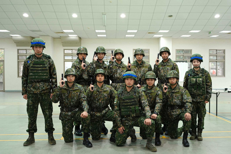 星兵們進行T75K3手槍訓練。（圖／台視提供）