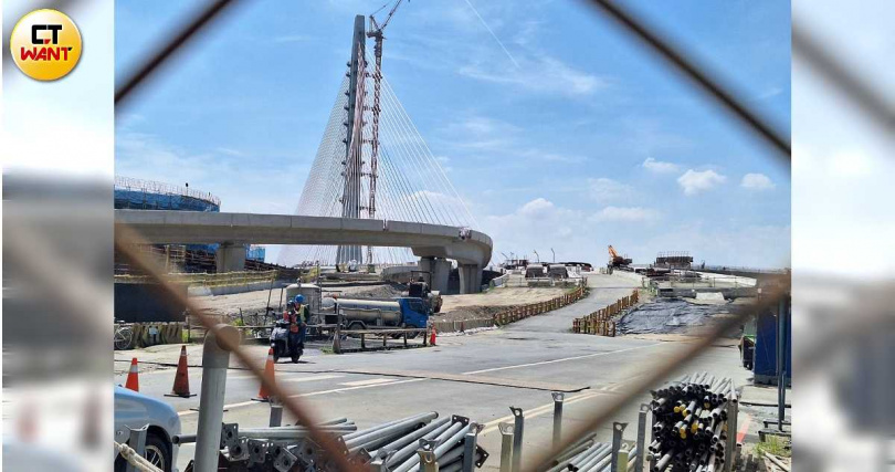 淡江大橋完工利多在即,也是目前推動淡海新市鎮房市的最大動力。(圖/林榮芳攝)