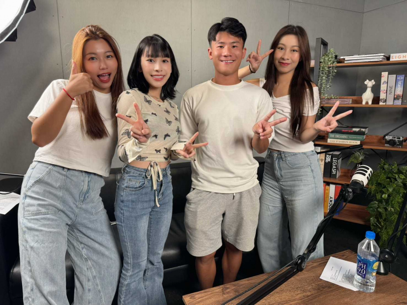 林昀蒂（Jordi）光臨「歡迎光靈慢慢聊」PODCAST節目（左至右：伶伶、油米、Jordi、凱莉、）