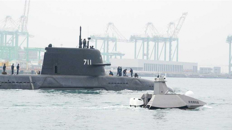 海鯤號首次接連2日出海做測試，讓人聯想是否與交期延宕要加緊速度測試有關。（圖／中國時報丁治綱攝）