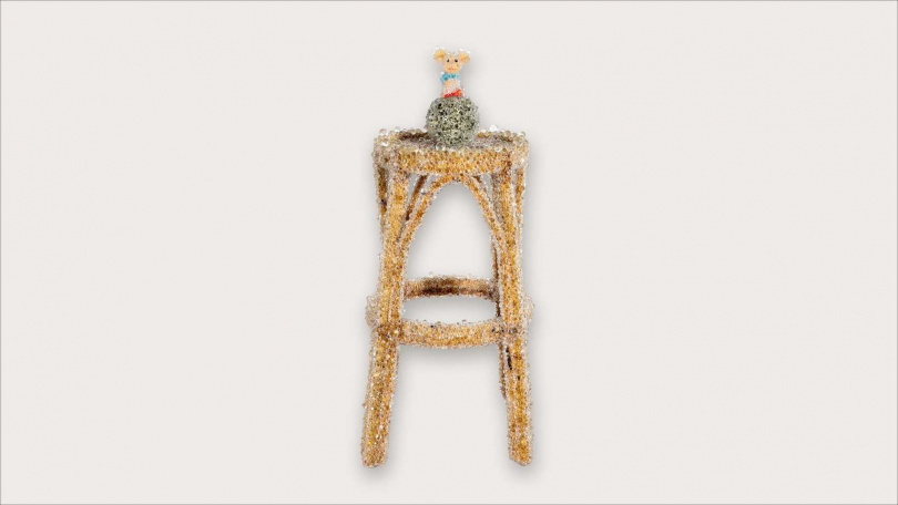 日本當代藝術家名和晃平《數碼細胞系列-吉喬鼠竹板凳》作品照片。（圖片提供／衛山拍賣）