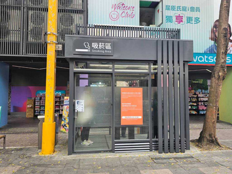 台北市西門町商圈6月1日起全面禁菸,並設置指定吸菸區,違者最高開罰1萬元。(圖/報系資料照)。