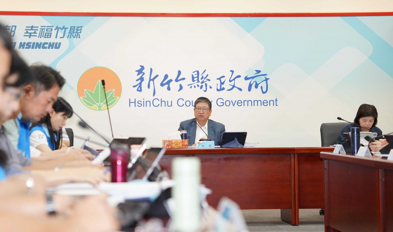 縣長楊文科聽取各局處報告災復作為。(圖片提供/新竹縣政府)