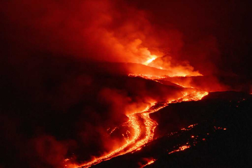 埃特納火山近期連續噴發,部分高風險區域已實施管制,當局呼籲遊客勿擅闖封閉地帶。