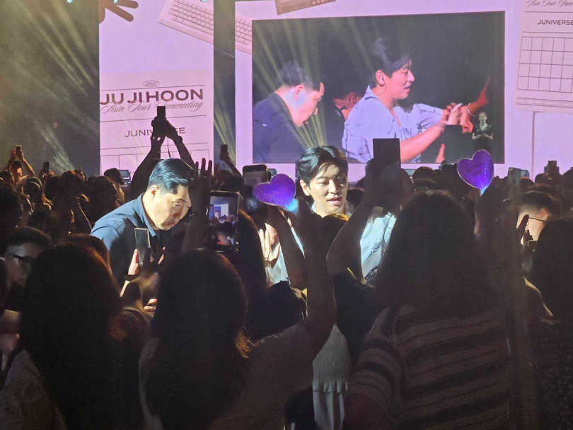 朱智勛無預警走入觀眾席，讓粉絲又驚又喜。（圖／讀者提供）