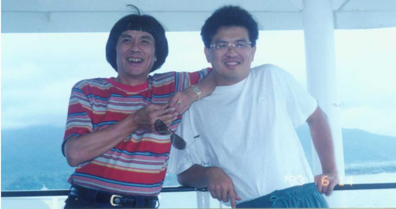 謝順福感性秀出當年與父親豬哥亮的合照。（圖／謝順福提供）