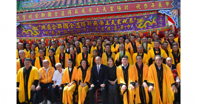 中華民國立法院院長韓國瑜先生與夫人，也於百忙之中接受邀請連袂出席祝聖會場，恭祝 北極玄天上帝飛昇得道紀念誌慶，祈求國泰民安、風調雨順。（圖片提供／麗寶集團）