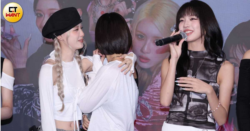 隊長XXIN（中）看到周年影片，忍不住感動到流淚。（圖／楊澍攝）