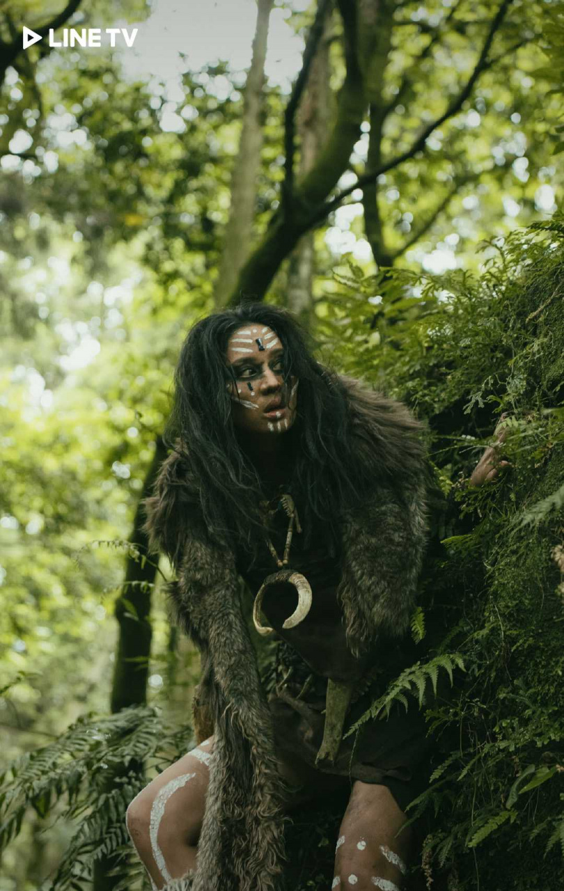 《黑白盒子》莫允雯野人特殊妝耗時4小時。（圖／ LINE TV）