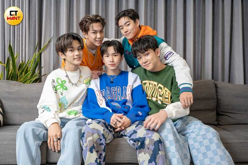 林毓家（前排右一）以男團AcQUA源少年出道。（圖／本刊攝影組）