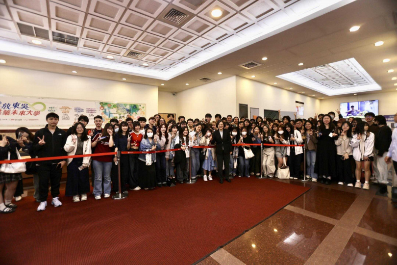 蔡英文到東吳大學演講展現超高人氣。（圖／翻攝Threads／＠tsai_ingwen）