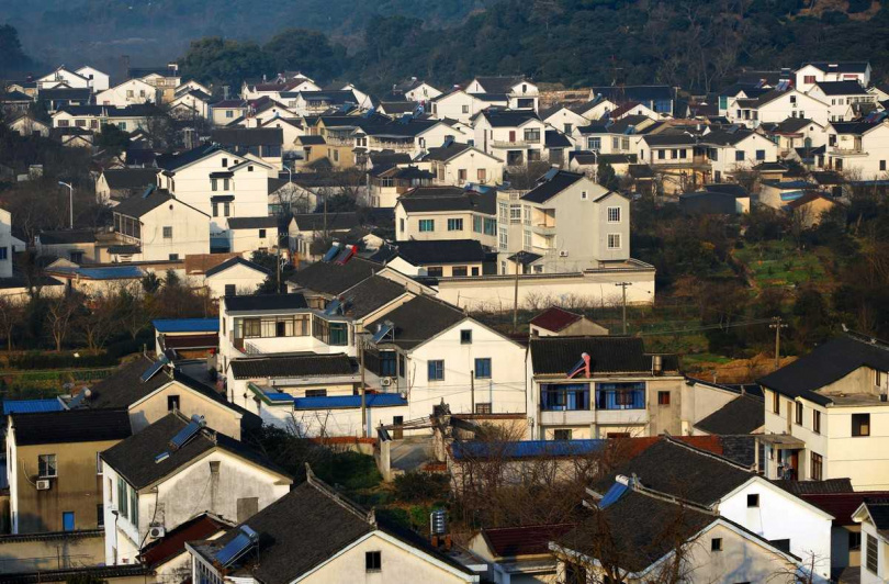 西山櫛比鱗次粉牆黛瓦的江南建築。（圖／吳德亮攝）