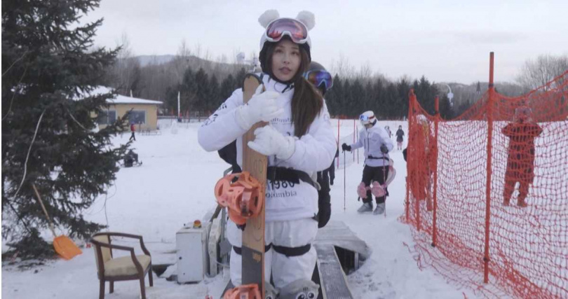 零下20度低溫讓主持人冷得直打哆嗦。(圖/中視提供)