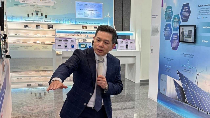 研華嵌入式事業群總經理張家豪負責研華的機器人業務。（圖／方萬民 攝、翻攝自宇樹科技YT、翻攝自特斯拉官網）