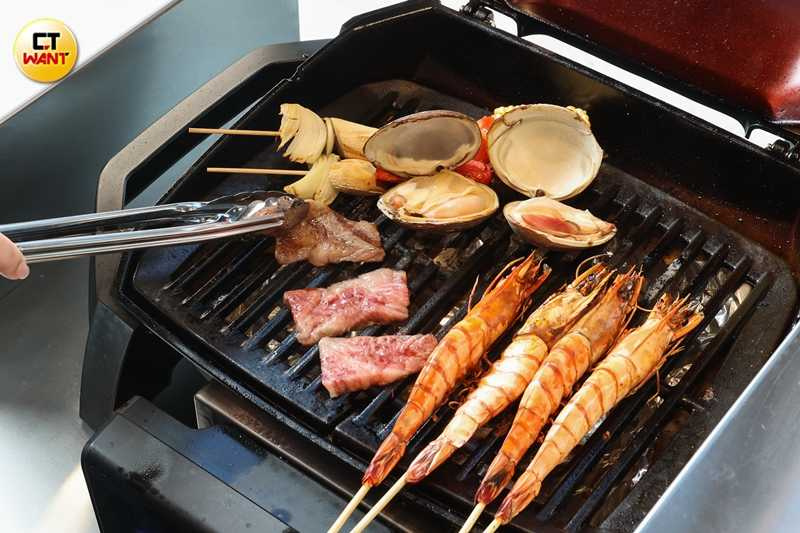 來自日本的全新品牌「JAPAN燒烤」主打BBQ文化，推廣「都會近距離」、「免準備」、「輕鬆享受」等概念。（圖／林士傑攝）