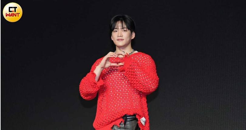 JOOSIQ Q一個月突然接到邀約，他聽聽了很多中文歌，特別喜歡Karencici的〈愛你但說不出口〉。（圖／楊澍攝）