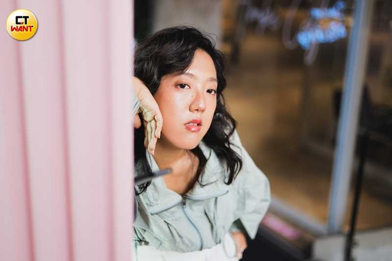 李竺芯透露曾把所有時間和力氣都投注在音樂事業裡，得到的卻是疲憊與失落，以及身體出狀況。（圖／本刊攝影組）