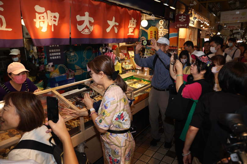 由「大豐魚丸」改名「艋舺大豐」，創店至今60多年，2023年獲得經濟部優良老店獎（全台僅7家獲獎），是人氣超高的在地名店。（圖／萬華街區發展協會提供）