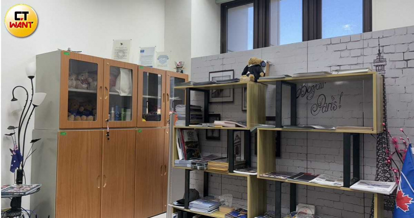 陳祖豐強調，布萊斯學院台灣辦公室對學生的狀況瞭若指掌，並表示若學生有狀況，他們絕對不會不知情，更不可能棄之不顧。（圖／翁靖祐攝）