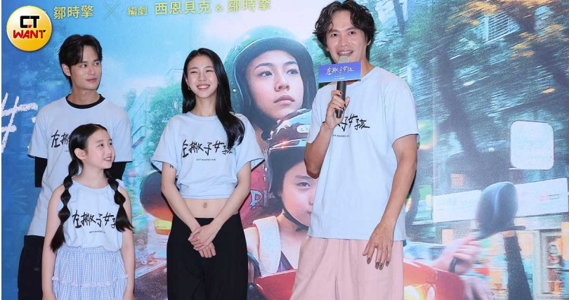 黃鐙輝在《左撇子女孩》中飾演一名在夜市擺攤做生意的男子。（圖／楊澍攝）