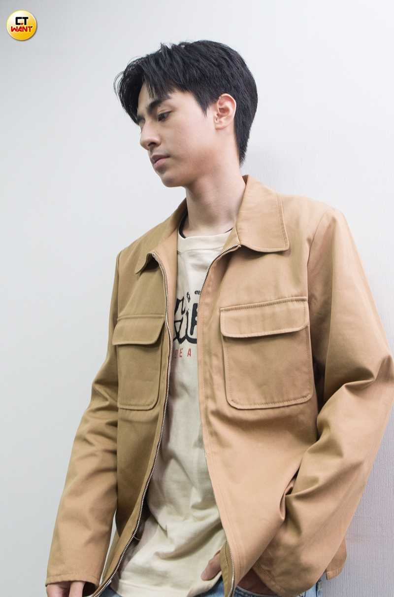 劉敬在高中時就確認走演戲這條路。(圖/黃威彬攝)